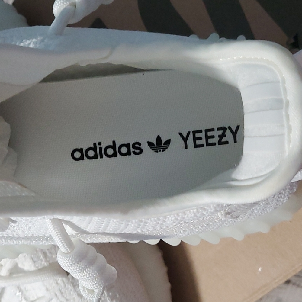 Yeeze - Picture 2 of 4